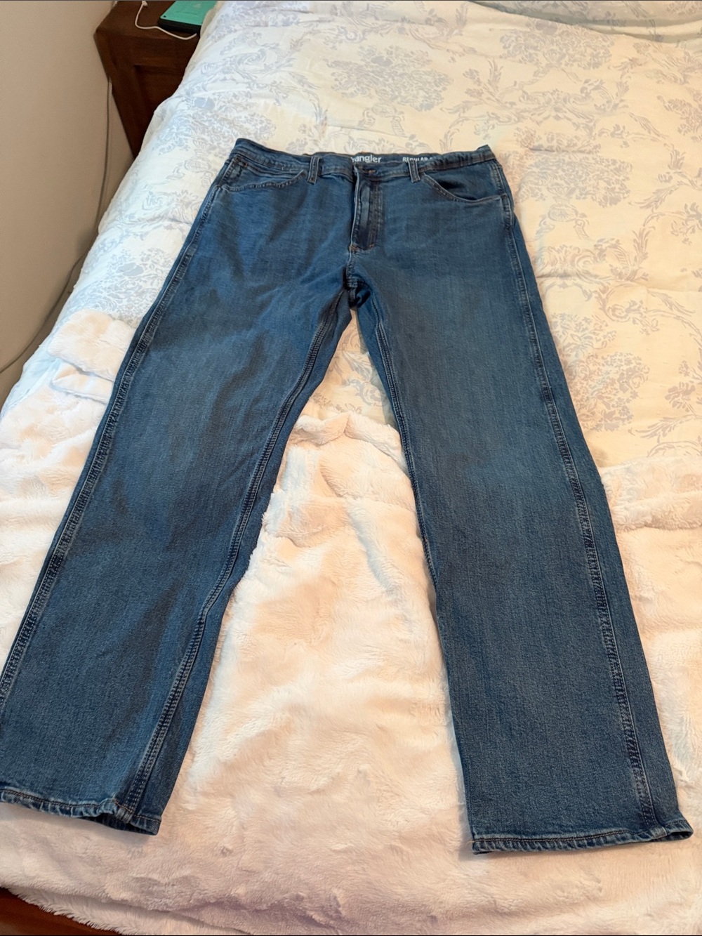 Wrangler Straight Leg Jeans in Medium Blue Wash 36x30